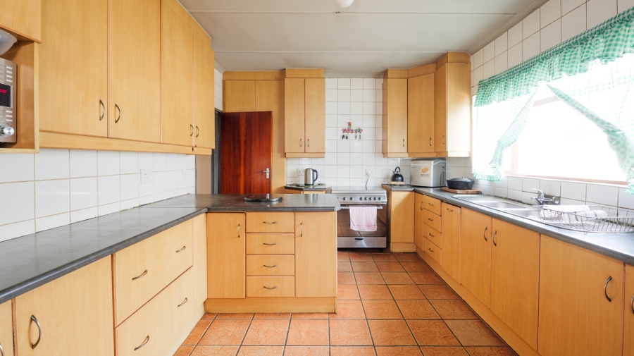 5 Bedroom Property for Sale in Napier Western Cape